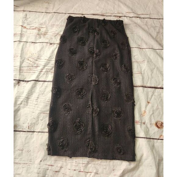 Bailey/44 3D Rosette Applique Midi Skirt Size Small NWT - Picture 2 of 5